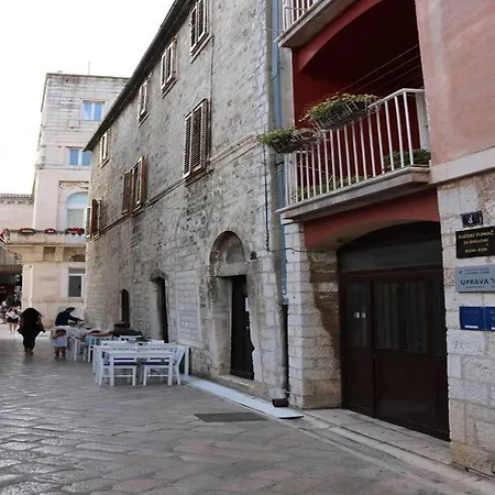 Quiet In S Old Town - With Terrace شقة